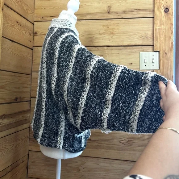 Vintage Sweater Women’s Medium Black‎ White Turtleneck Sweater Cowl Retro Y2K - Picture 6 of 9